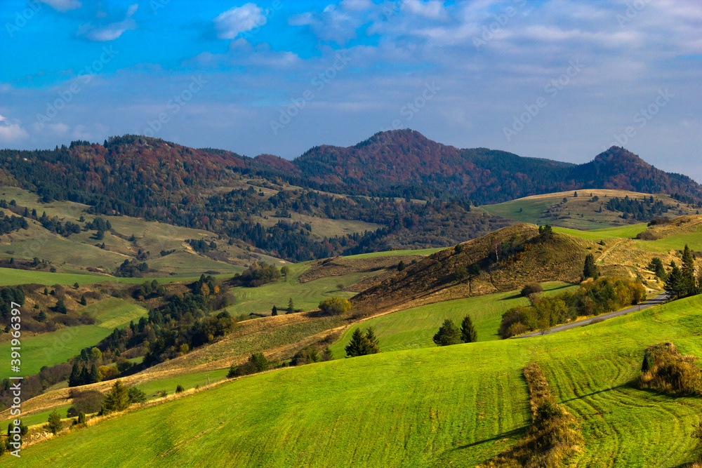 Naklejka premium Lesnicke Pass at Vysoka mount background. Pieniny Mountains in autumn, Slovakia.