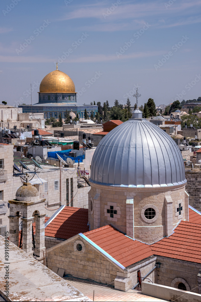 Cúpulas de templos en la ciudad vieja de Jerusalén, Israel