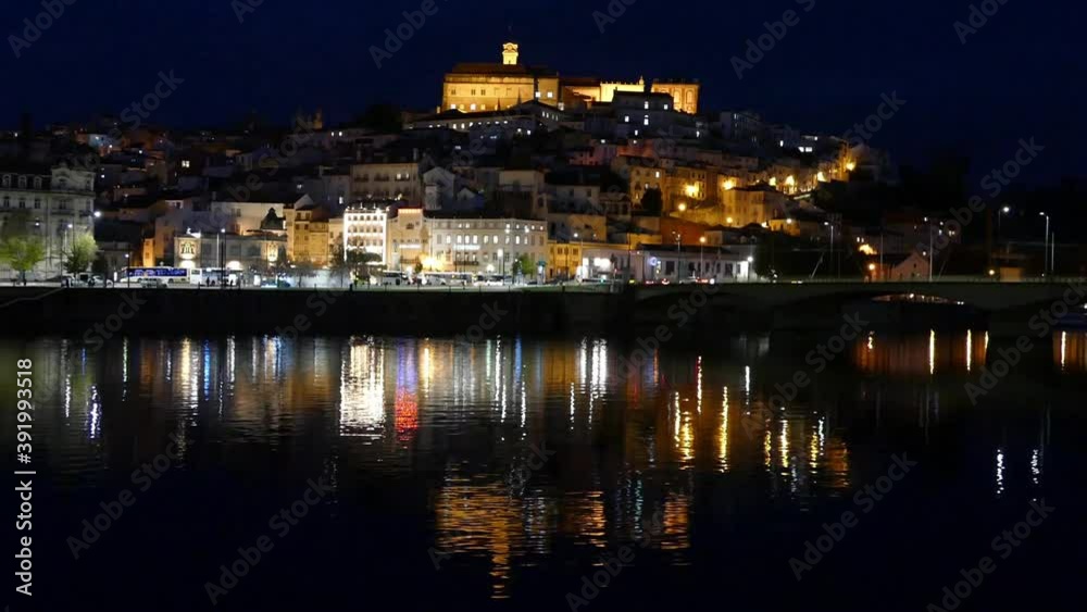 Coimbra à noite vista da margem do Mondego Coimbra à noite vista da margem do Mondego