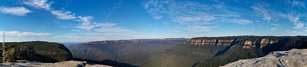 Beautiful panoramic view of deep valleys and tall mountains, Lincoln's Lookout, Blue Mountain National Park, New South Wales, Australia
