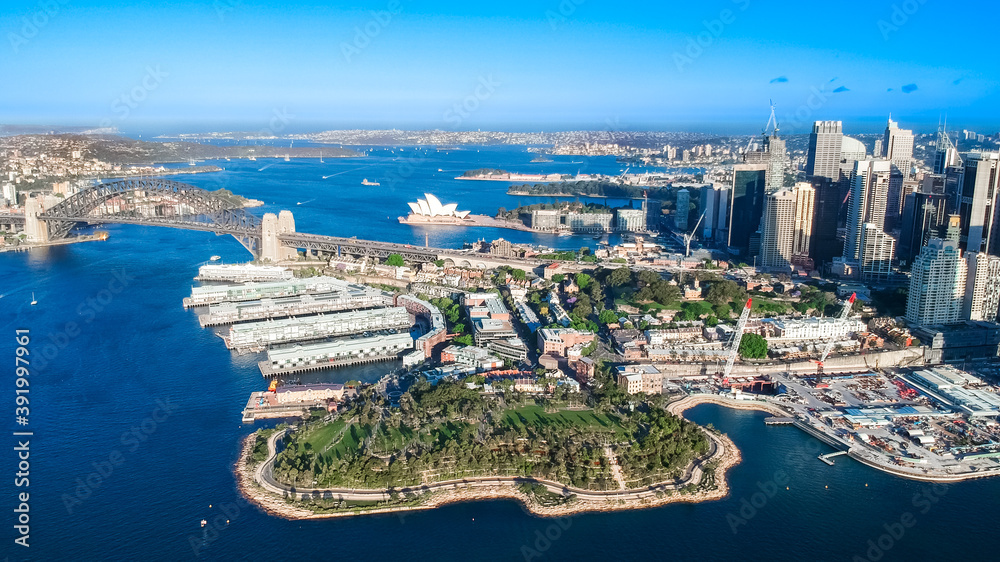 Fototapeta premium Panoramic Aerial views of Sydney Harbour with the bridge, CBD, North Sydney, Barangaroo, Lavender Bay and boats in view