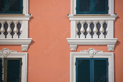 фотографія trompe l'oeil in Camogli depicting a beautiful balustrade