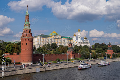 Vista del Kremlim de Mosc   y del r  o Moscova en Rusia