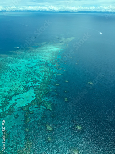 Great Barrier Reef von oben in Australien Korallen Riff