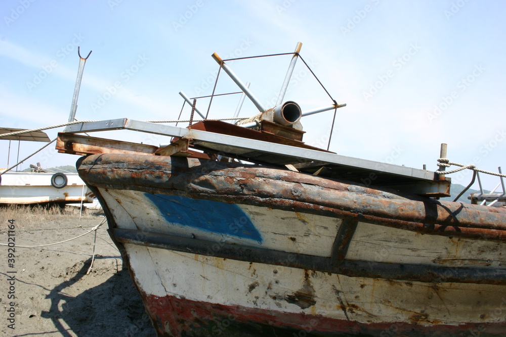 A waste fishing boat A waste fishing boat