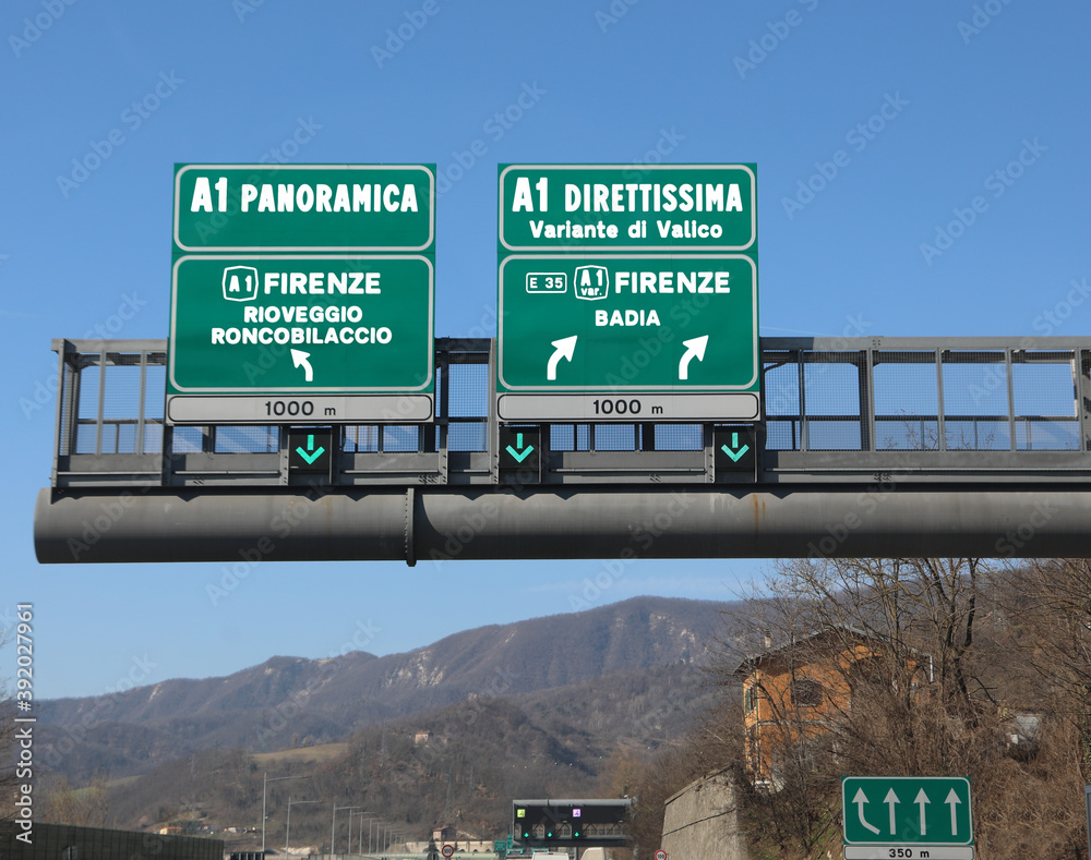 junction with the indication to reach the city of Florence with