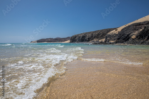 Sanftes Wellenspiel auf der Kanareninsel Fuerteventura