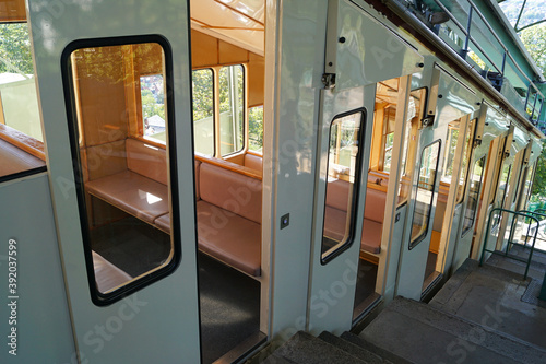 A car of the Dresden Suspension Railway in Dresden Loschwitz in the upper station