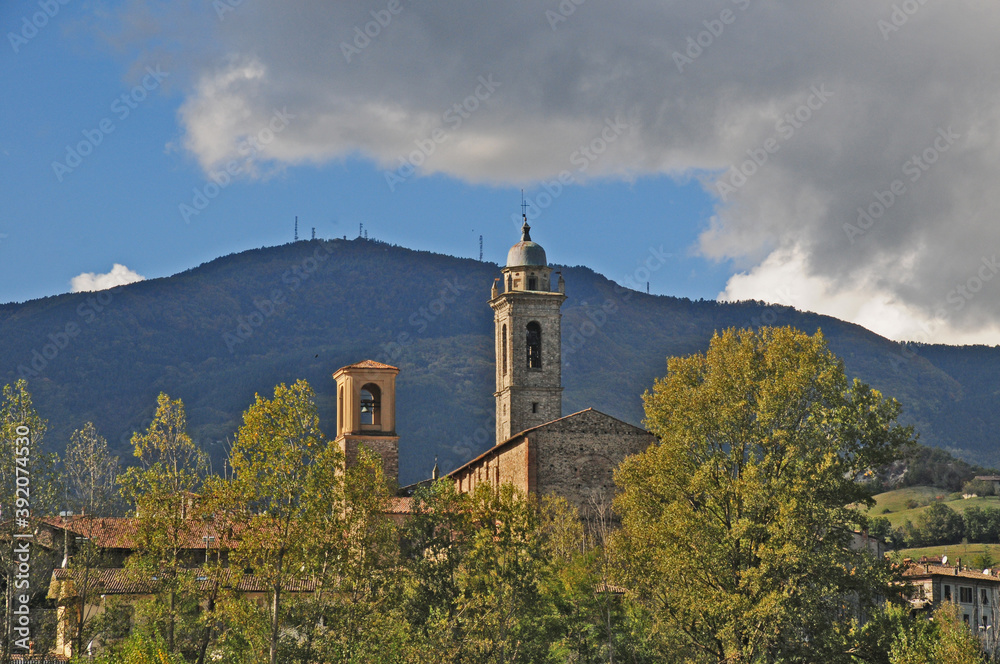 Bobbio dal greto del fiume Trebbia - Piacenza	