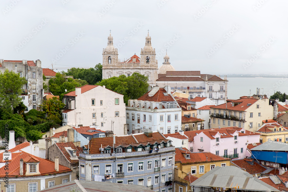 Catedral o Iglesia desde el Castillo o Castelo de San Jorge o Sao Jorge en la ciudad de Lisboa en el pais de Portugal