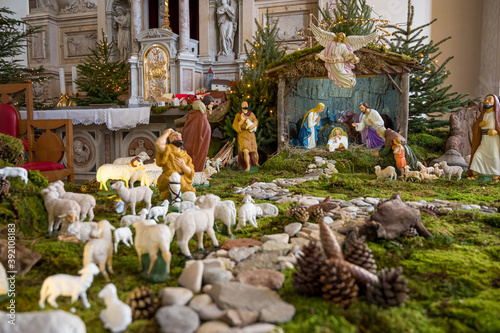 Cuadro en lienzo Christmas Nativity scene in local church made with great care and devotion