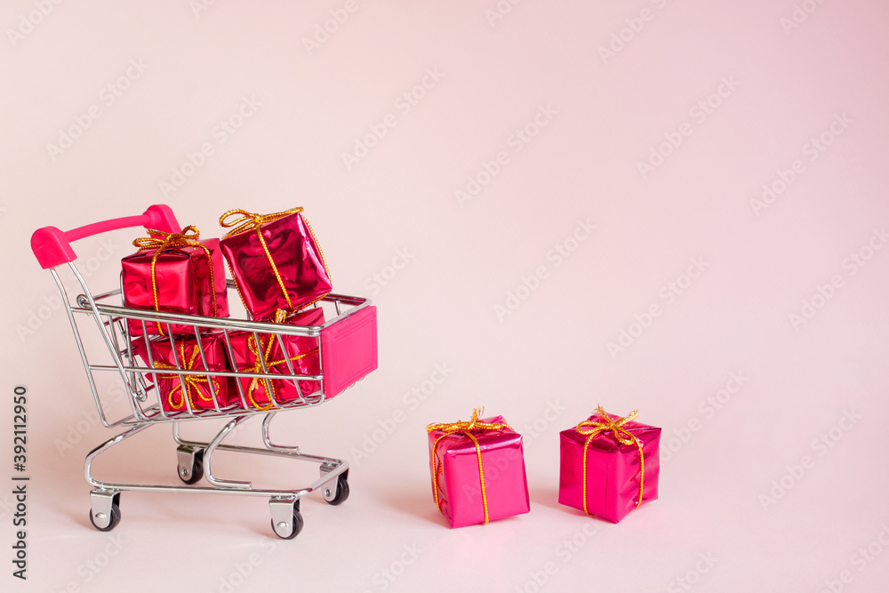 Black Friday holiday shopping concept. Advertising banner with red gift boxes on a pink background. Black Friday holiday shopping concept. Advertising banner with red gift boxes on a pink background.