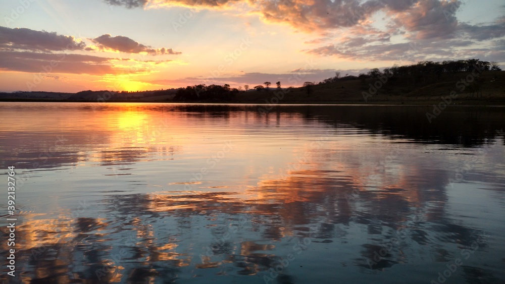 Naklejka premium Sunset over the lake