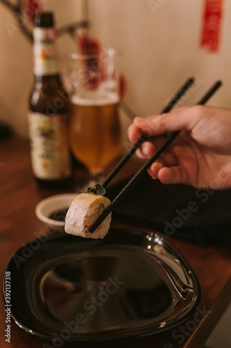  sushi - eating