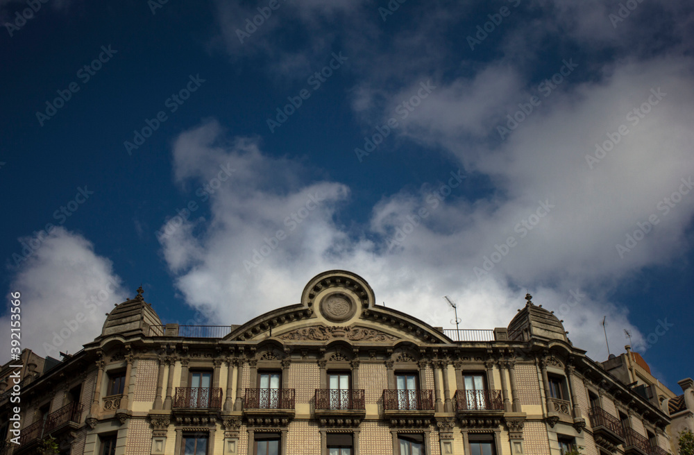 Obraz premium building and clouds