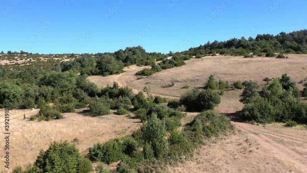 survol du plateau du Larzac survol du plateau du Larzac