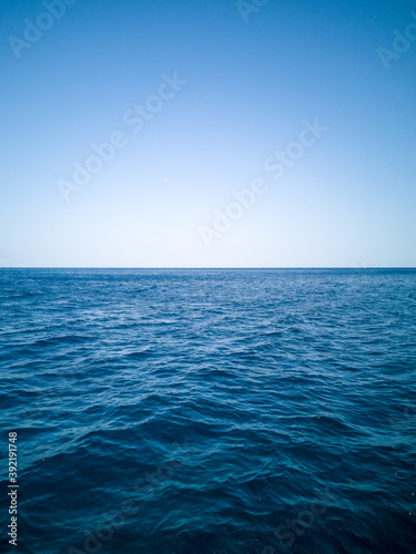 Fototapeta Naklejka Na Ścianę i Meble -  Blue ocean water and sky straight horizon line