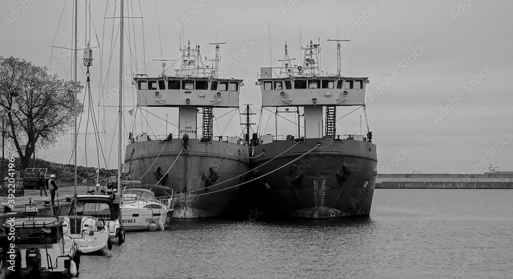 Fototapeta premium Twin ship in the port of Gdynia 