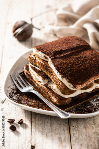 Bild auf Leinwand Traditional tiramisu cake on wooden table