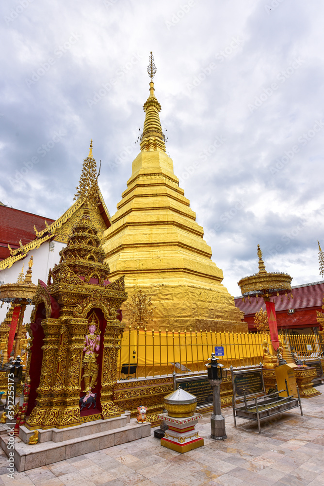 Naklejka premium Wat Phra That Cho Hae, Sacred Buddhist Site of Phrae