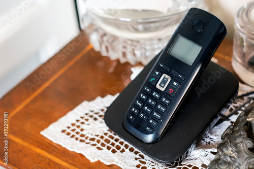 Obraz na plátne An old cordless telephone on its charging cradle