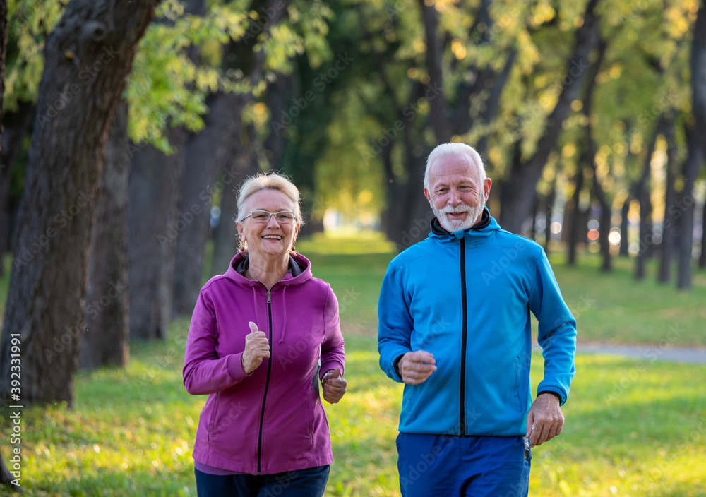 Naklejka premium Senior couple jogging in park