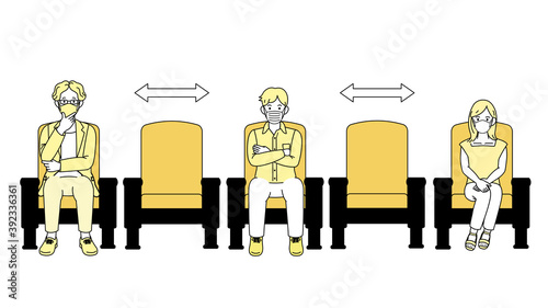 映画館　席を空けて映画を観る人たち　ソーシャルディスタンス　