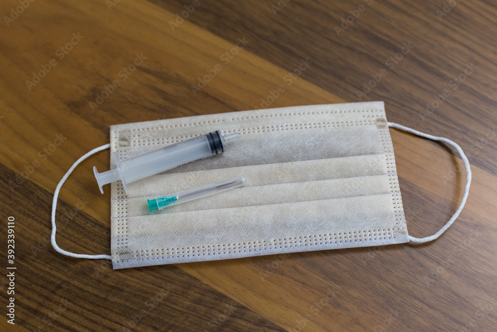 Face mask and syringe set Face mask and syringe set