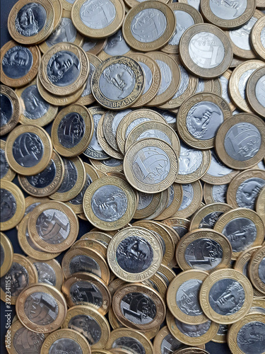 golden 1 Brazilian real coins with silver