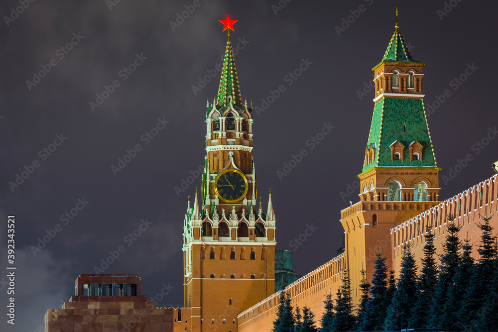 Fototapeta premium Night view on Moscow Kremlin and Spasskaya tower