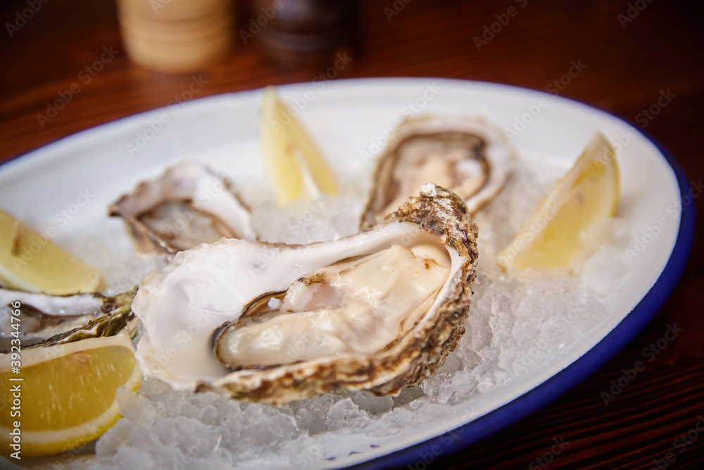 oysters with lemon