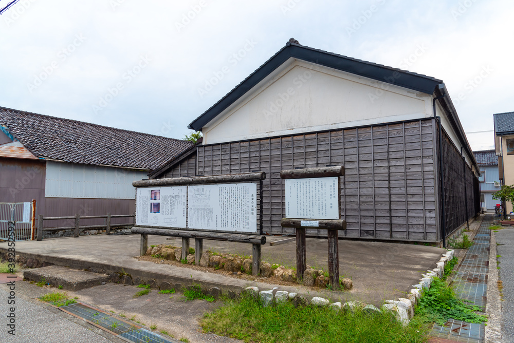 米騒動発祥の地　旧十二銀行　米倉