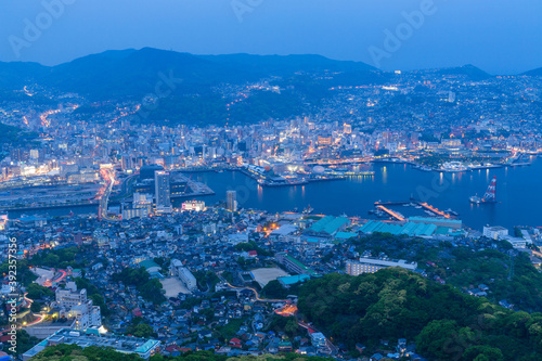 日本 長崎県長崎市、日本三大夜景の一つ稲佐山山頂展望台からの夜景