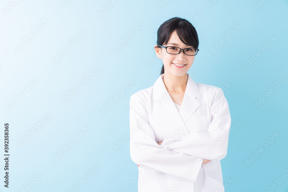 白衣の女性 白衣の女性
