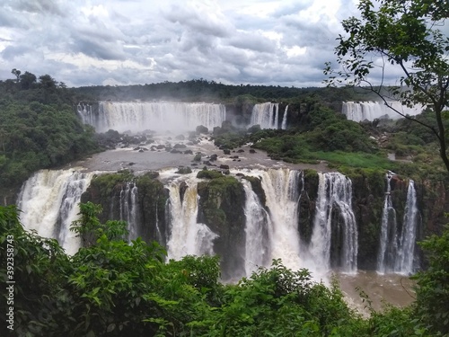 Cataratas do Iguaçu (Iguazu Falls) - Foz do Iguaçu, Paraná, Brasil Iguaçu Falls are waterfalls of the Iguazu River on the border of Argentina and Brazil.They make up the largest waterfall in the world