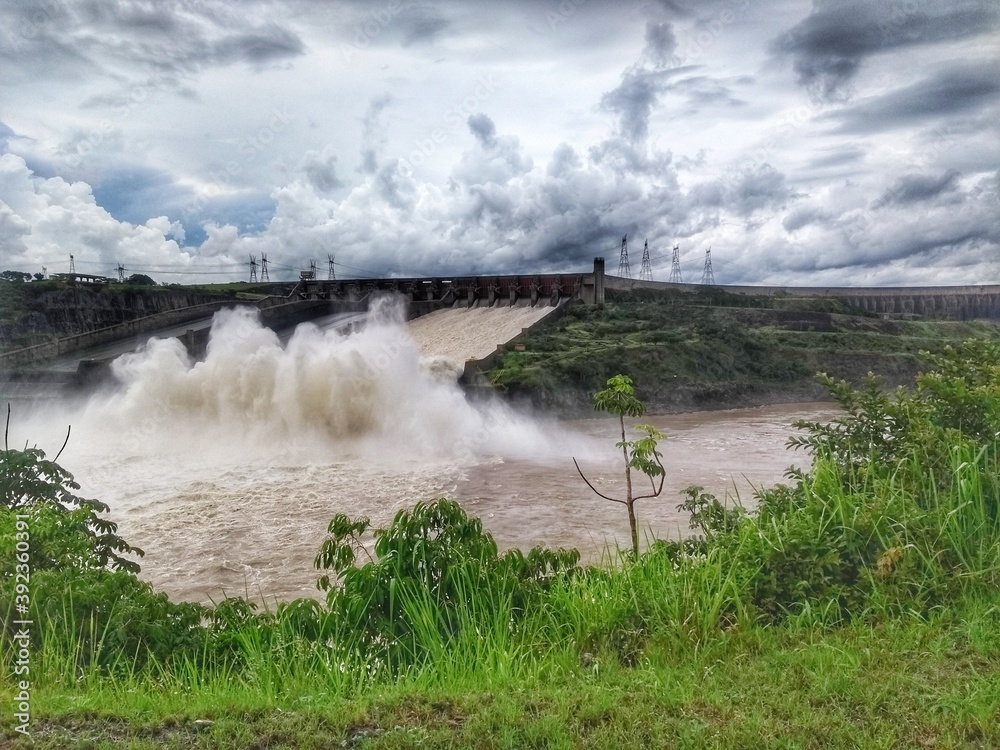 Φωτογραφία Turbine - Itaipu Dam - Hydroelectric Power Station - Foz do Iguaçu, Paraná, Brasil
The Itaipu Dam is a huge hydroelectric dam on the Paraná River between Brazil and Paraguay