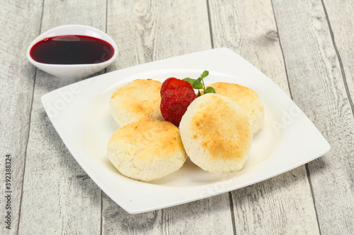 Curd pancakes with jam and stravberry