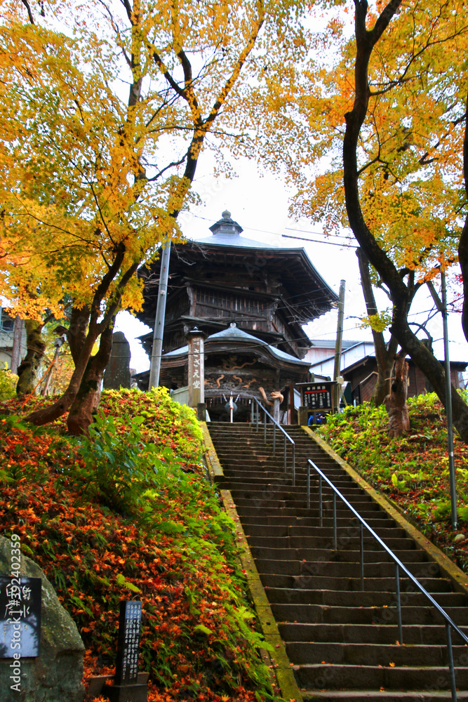 秋のさざえ堂（福島県・会津若松市）
