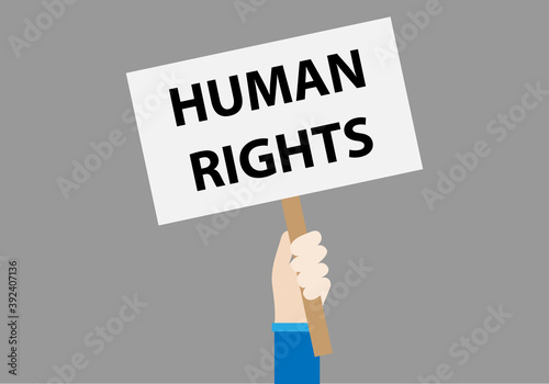 Mano agarrando una pancarta con los derechos humanos.