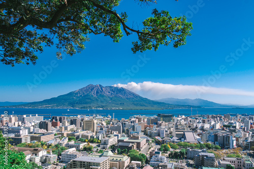 鹿児島市内と桜島