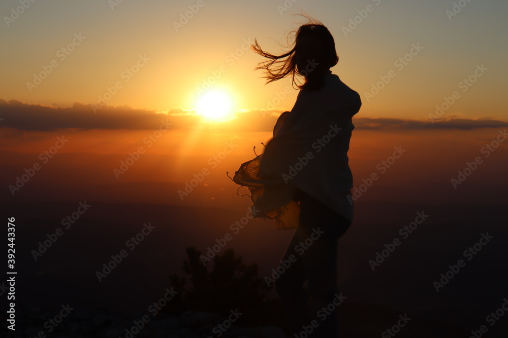 Fototapeta premium silhouette of a woman in sunset