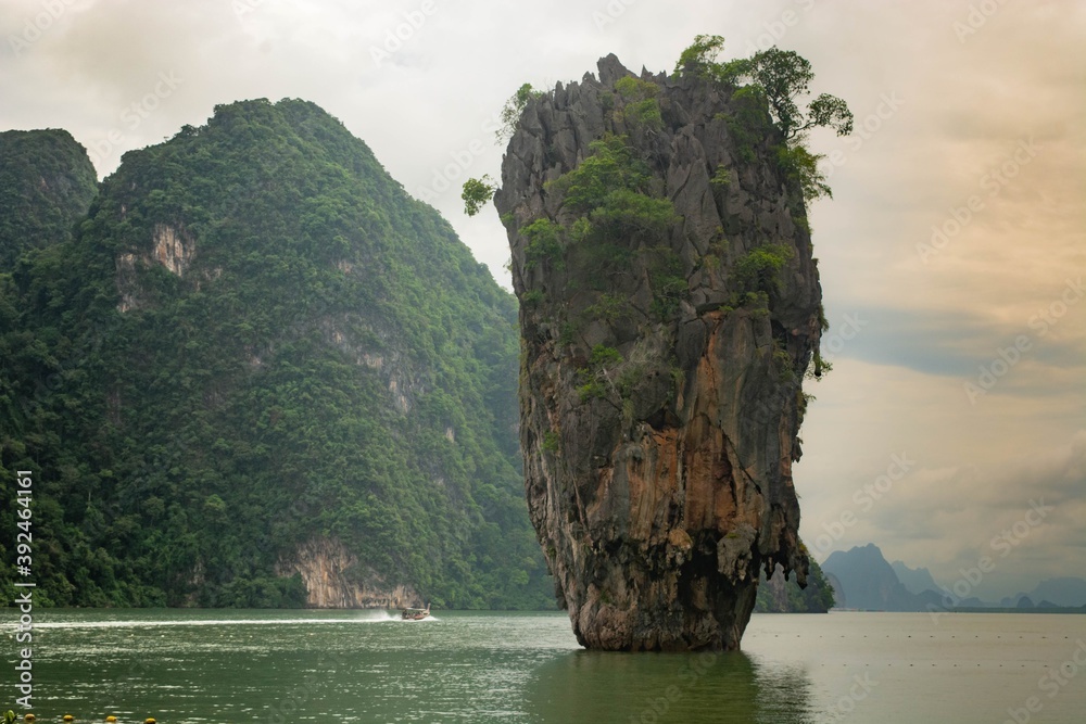 Obraz premium tropical island in the ocean