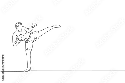 One continuous line drawing of young sporty man kickboxer athlete training powerful kick stance at gym center. Combative kickboxing sport concept. Dynamic single line draw design vector illustration