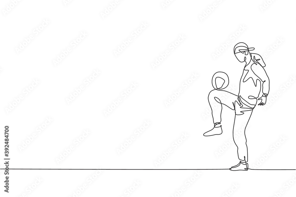Single continuous line drawing of young sportive man wearing bandan train soccer freestyle, juggling on the field. Football freestyler concept. Trendy one line draw graphic design vector illustration