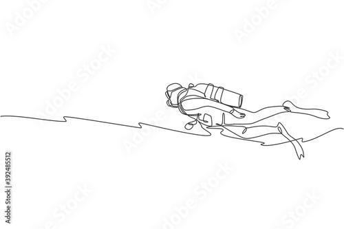 One continuous line drawing of young sporty man swimming into deep sea to see various sea fish and coral. Healthy scuba diving water sport concept. Dynamic single line draw design vector illustration