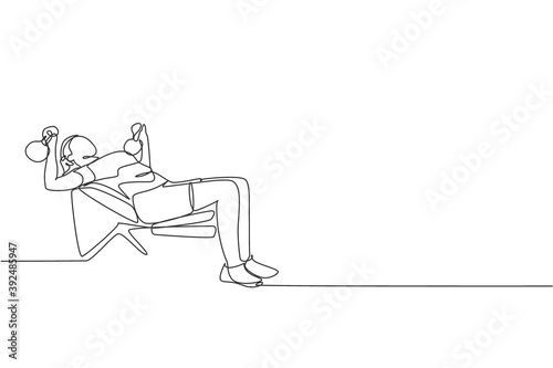 One continuous line drawing of sporty woman working out lifting kettlebell on bench press in fitness gym club center. Healthy fitness sport concept. Dynamic single line draw design vector illustration