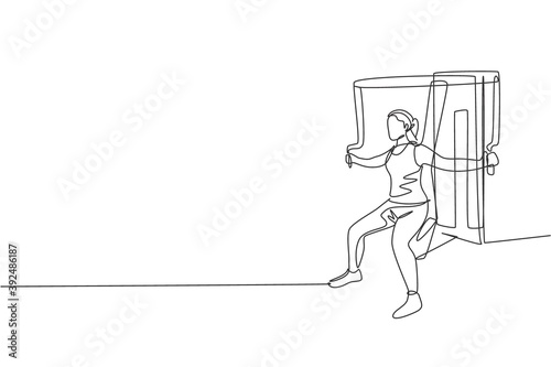 One single line drawing of young energetic woman exercise with hammer strength machine in gym fitness center vector illustration. Healthy lifestyle sport concept. Modern continuous line draw design