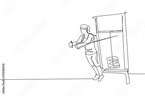 One continuous line drawing of young sporty woman working out with lat pulldown machine in fitness gym club center. Healthy fitness sport concept. Dynamic single line draw design vector illustration