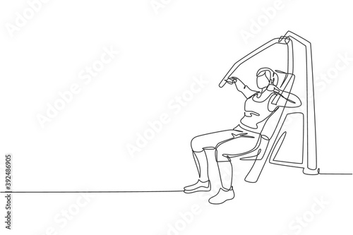 One single line drawing of young energetic woman exercise with hammer strength machine in gym fitness center vector illustration. Healthy lifestyle sport concept. Modern continuous line draw design