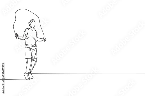 Single continuous line drawing of young happy man exercise jumping with skipping rope in sport center gym club. Sport training fitness concept. Trendy one line draw design graphic vector illustration